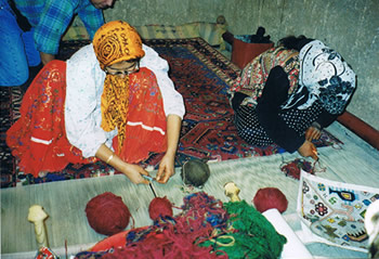 ・イランの絨毯ーミーリ工房「染め〜織りまで」